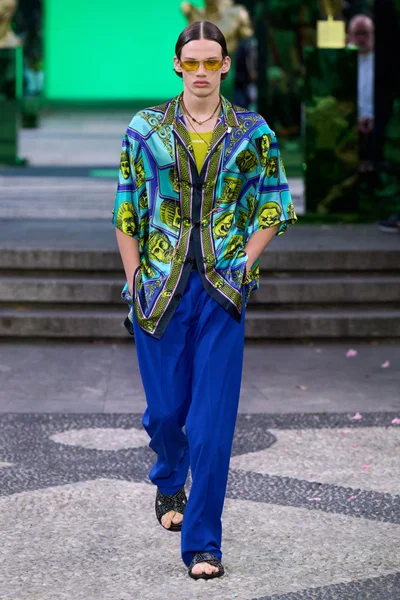 Look 25